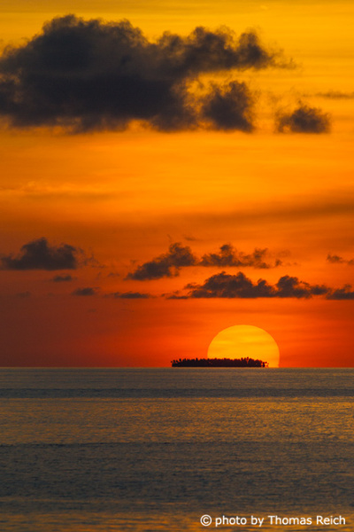 Sunset behind island, Huvadhoo Atoll, Malediven