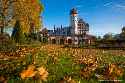 Schloss Basedow im Herbst